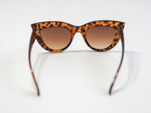 Load image into Gallery viewer, Cat Eye Sunglasses - Leopard Print