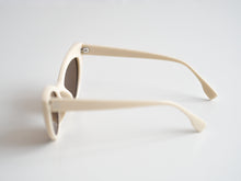 Load image into Gallery viewer, Vintage Cat Eye Sunglasses - Cream