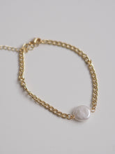 Load image into Gallery viewer, GOLD PEARL LINK BRACELET 