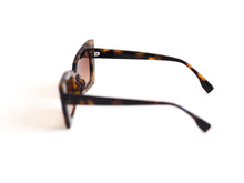Load image into Gallery viewer, Haute Luxury Style Leopard Sunglasses Side View.